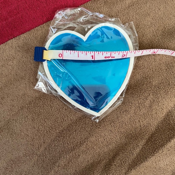 Gucci GWP Beauty Blue Heart Compact with Floral Pouch - Picture 4 of 6